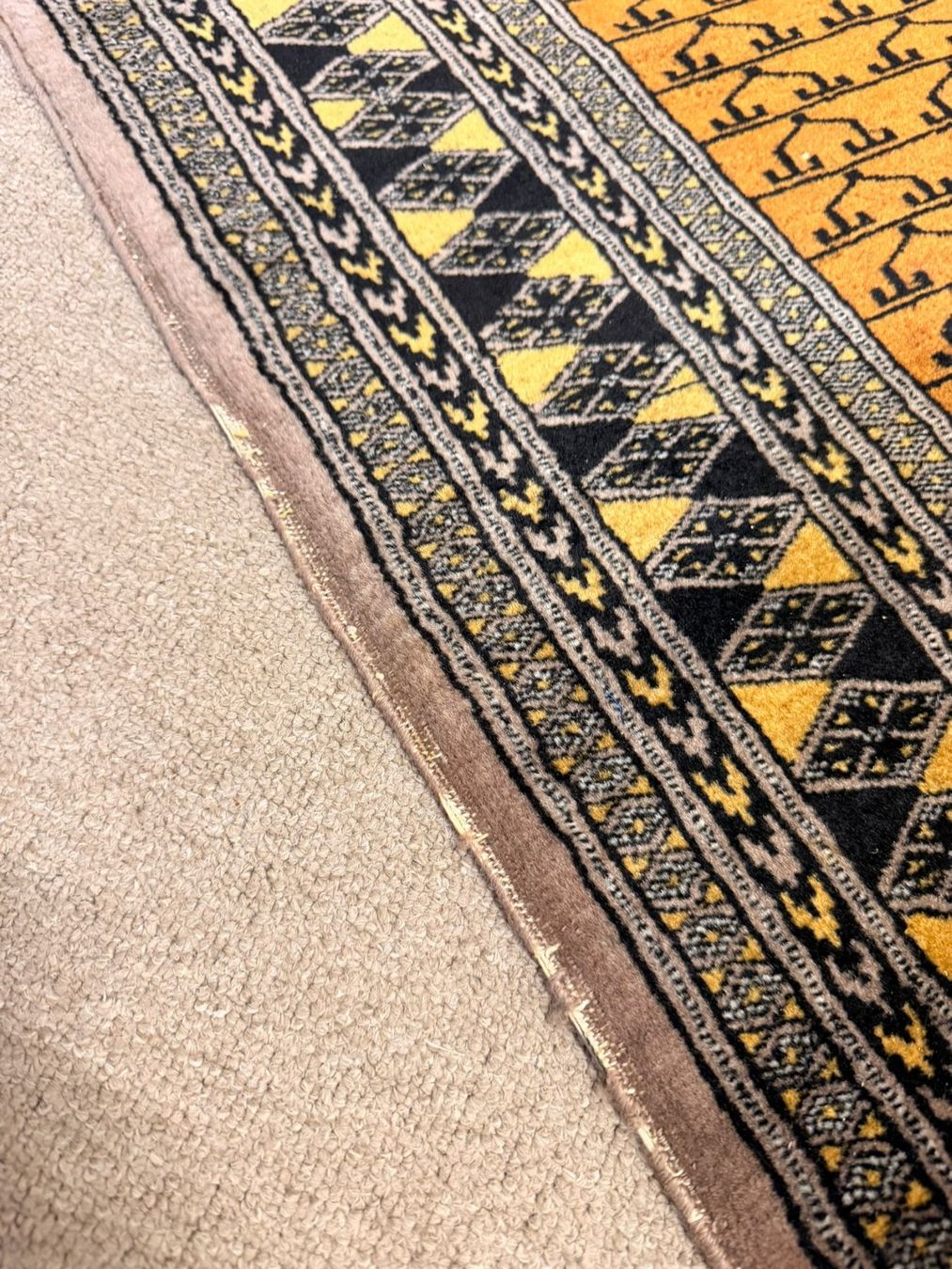 Teppiche: Orientalischer Teppich Läufer mit geometrischem Muster – Gebraucht aus Rickenbach ZH von Der-Insider 2