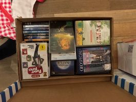 Schachtel voll mit Film DVD‘s.