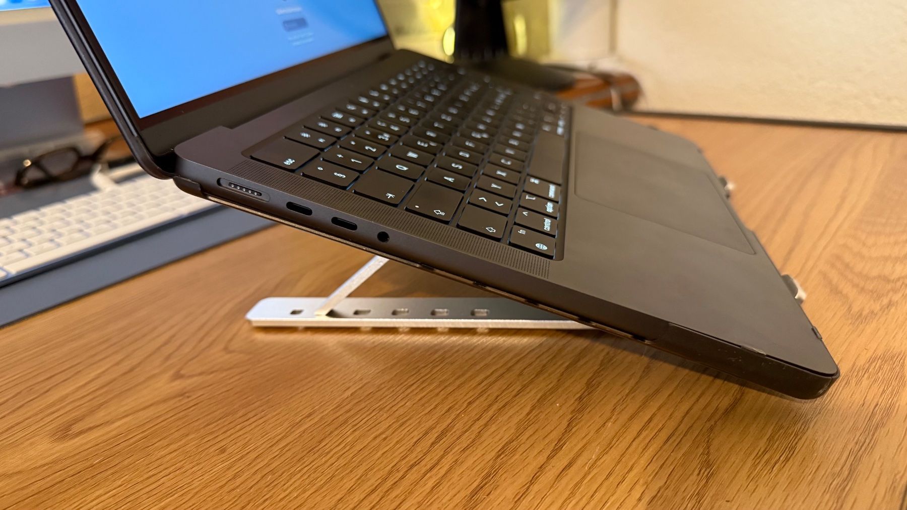 Racks & Ständer: Laptopständer – Neu (gemäss Beschreibung) aus Zürich von guille.arg 1