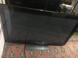 Panasonic Plasma TV TX P 42 UT 30 J schwarz 106 cm  defekt