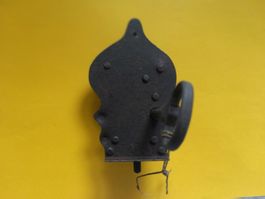 Serrure ancienne de coffre en fer forgé avec sa clef