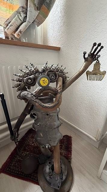 Statuette: Kunstfigur 'Oily' aus Autoteilen – Usato da Tenniken venduto da nin_96h5