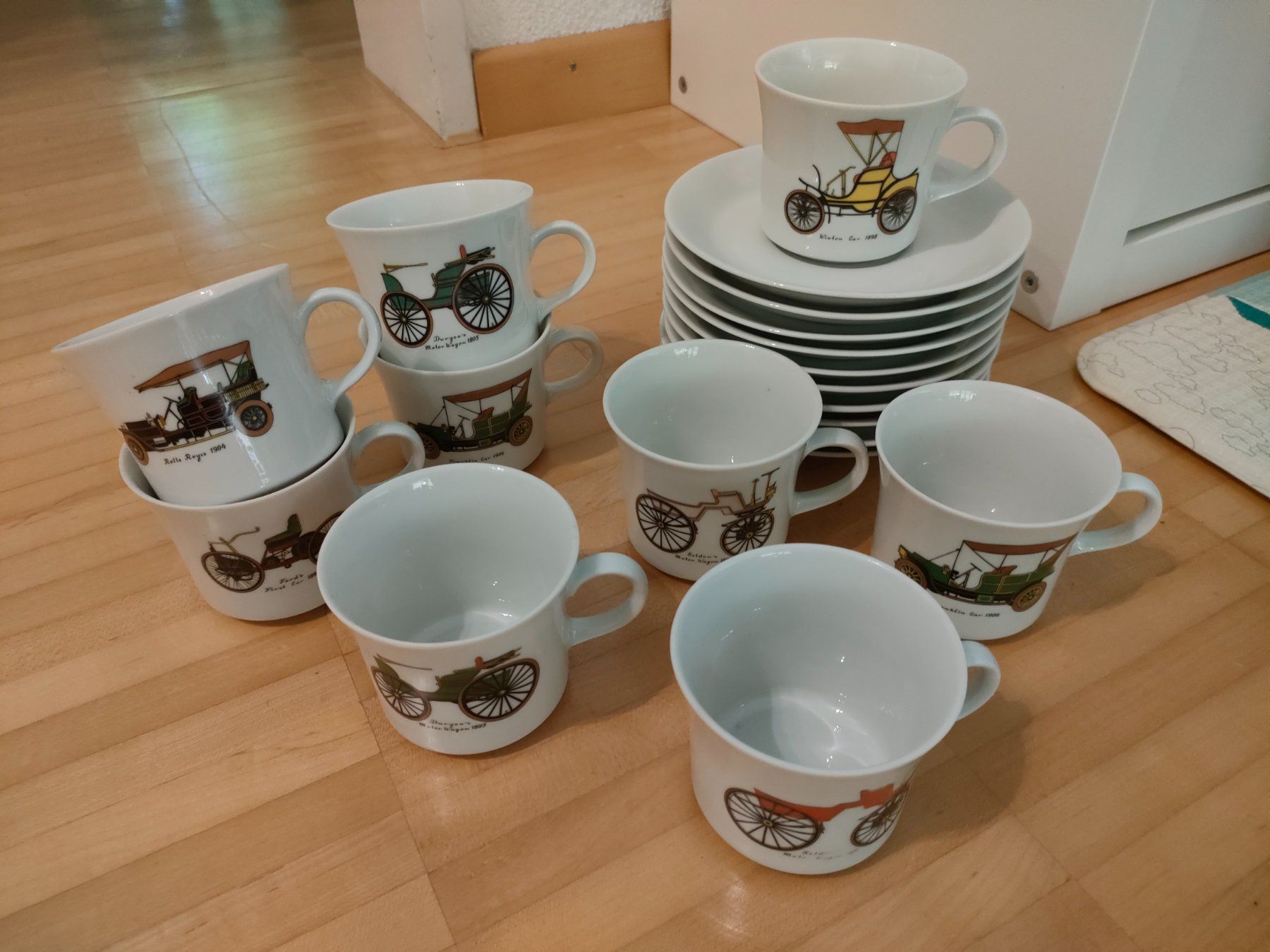 Tassen: Mitterteich Kaffeetassen - Set 9 Stk - Auto-Motiv/Oldtimer – Gebraucht aus Wiesendangen von s_er 1