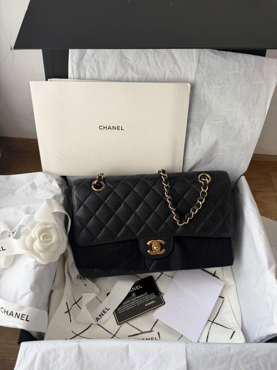 Chanel Borse da donna: Chanel Classic Timeless Medium Double Flap Black Caviar – Usato da Münchenstein venduto da watchpatrol
