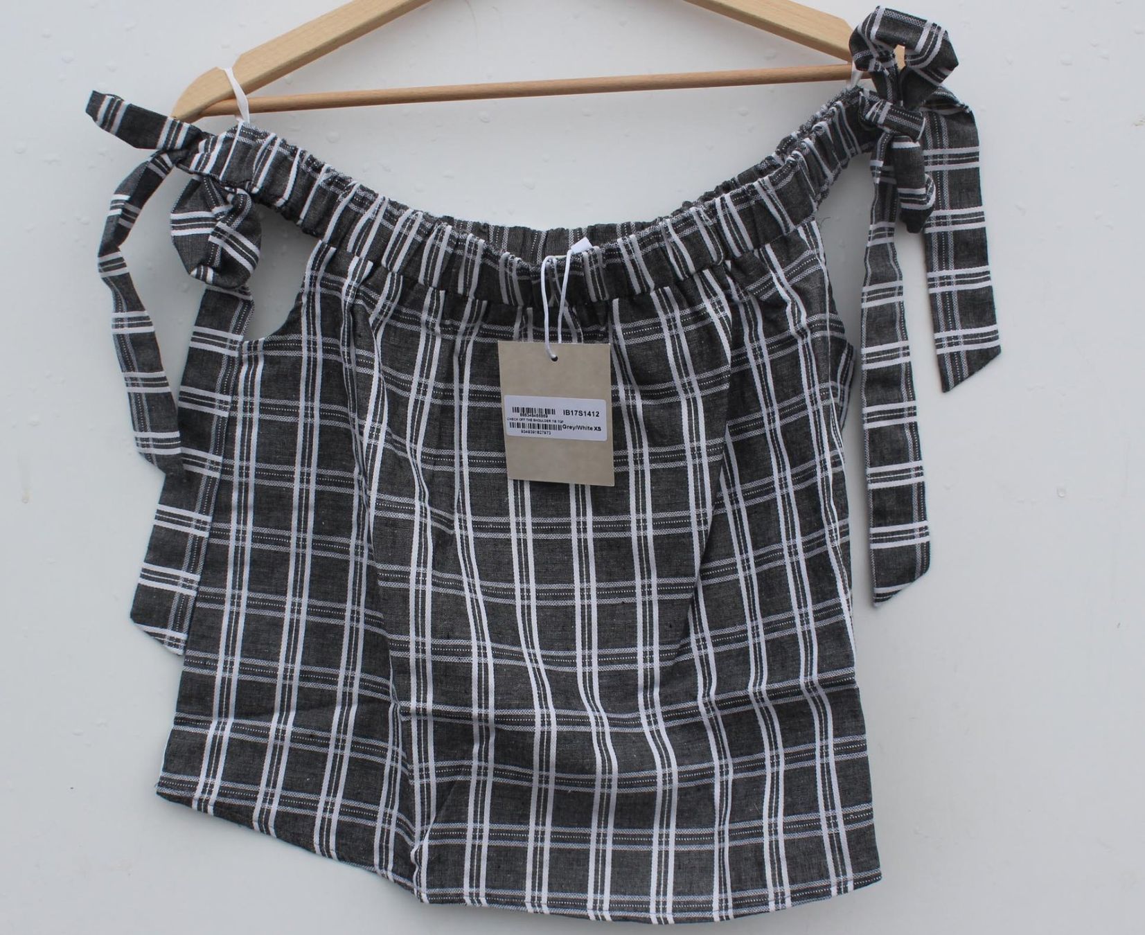 Tops: 🌸 Check Off-The-Shoulder Top –Neuware Small – Neu und originalverpackt aus Härkingen von sammelbecken 4