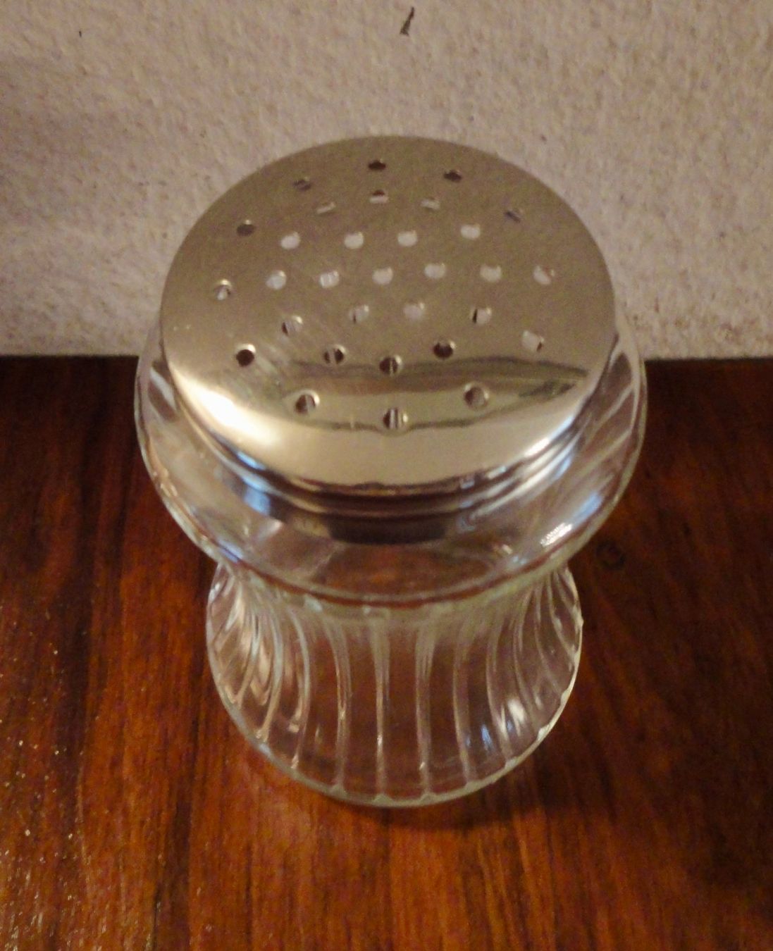 Zuccheriere: Zuckerstreuer, Glas mit Metalldeckel. – Usato da wädenswil venduto da niki20 1