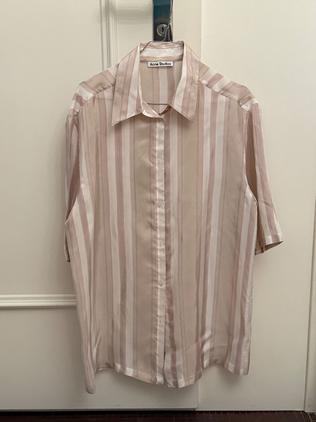 Chemisiers: Acne Studios Silk Shirt – D'occasion à Zürich par ele_nd88
