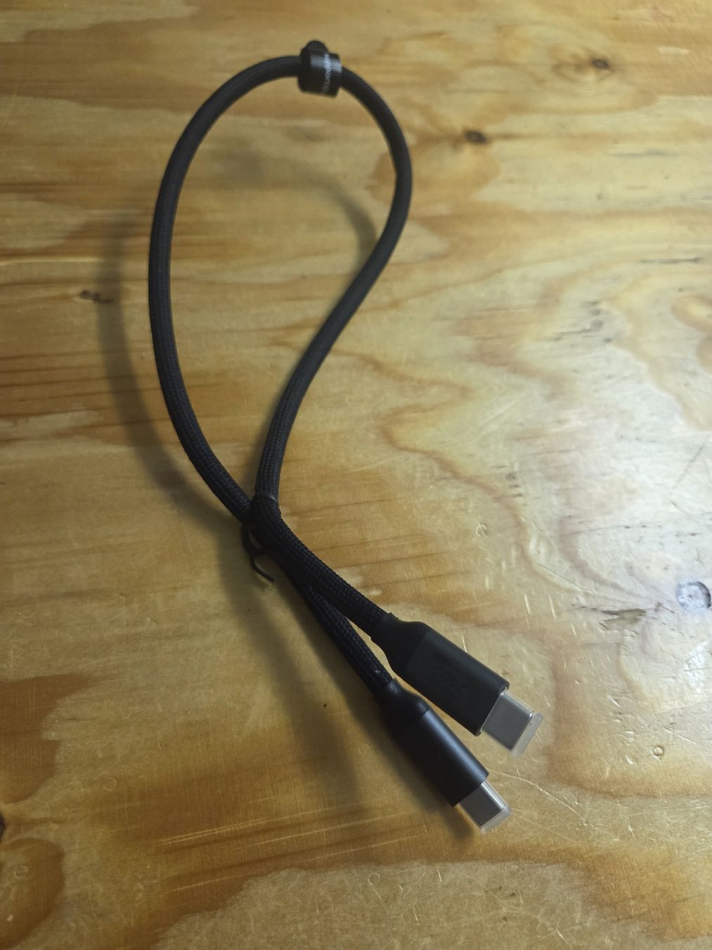 Kabel: USB4 Ladekabel, neuwertig, robust, 240W – Neu (gemäss Beschreibung) aus Allschwil von Zora_26