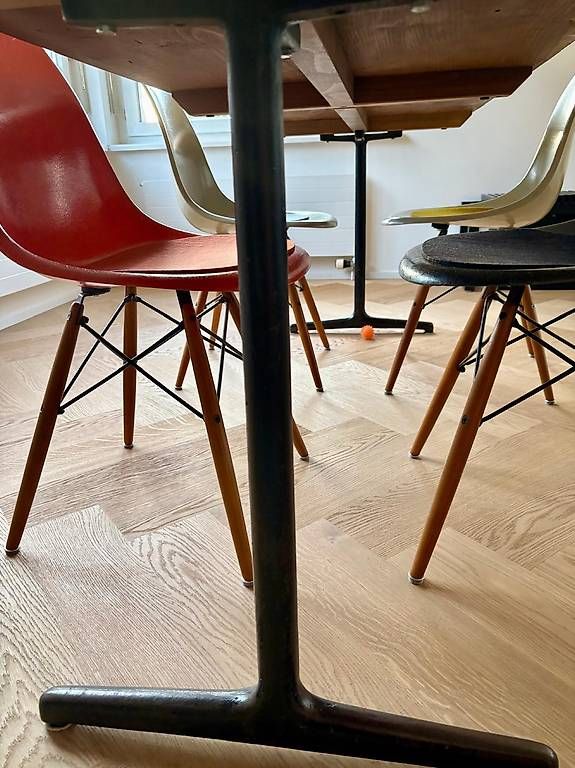Tische: Tisch mit Gusseisenbeine – Gebraucht aus Zürich von ale_6x95 1
