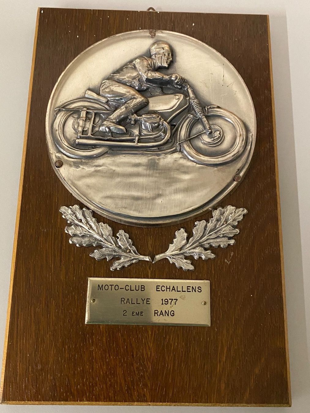 BMW Insegne: Superbe trophée moto ancienne BMW – Usato da Cossonay-Ville venduto da Jeromek 1
