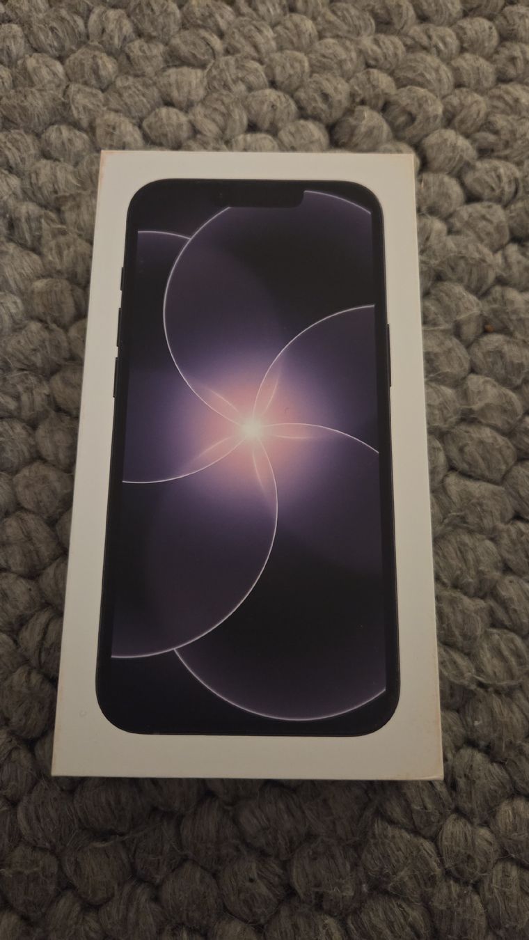 Apple Telefoni cellulari / Smartphones: iPhone 17e black 256GB – Nuovo e nell'imballaggio originale da Eglisau venduto da tour-divoir
