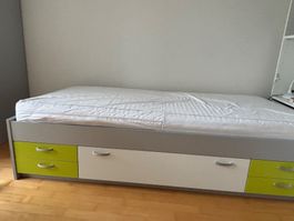 Kinder- und Jugendbett mit Lattenrost und Matratze
