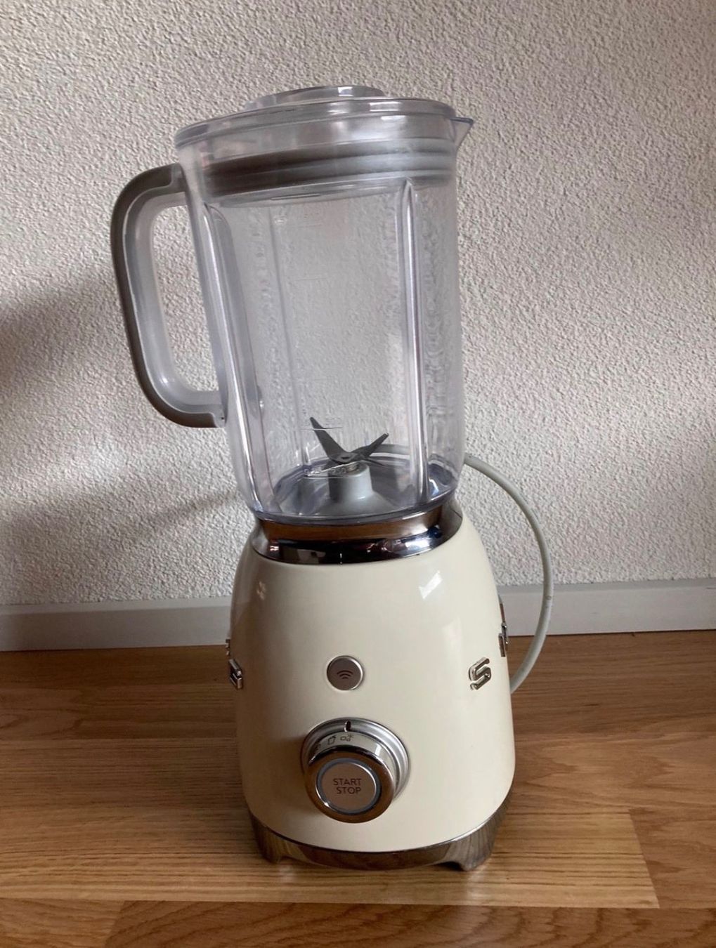 Smeg Appareils de cuisine: Blender Smeg style rétro 800 W – D'occasion à Walchwil par off_8gb2 1