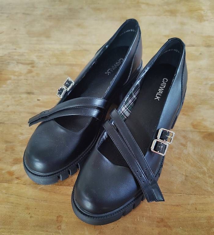 Scarpe da donna: Chaussures Catwalk noires neuves Taille 40 – Nuovo e nell'imballaggio originale da Etoy venduto da Ctrl0
