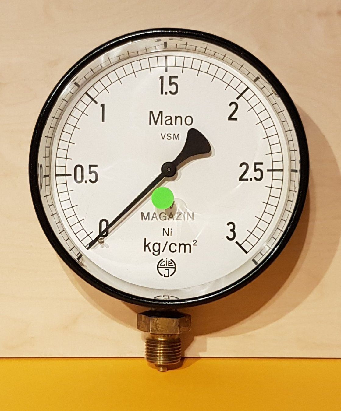 Attrezzi per industria metallurgica: Manometer Ø150 senkrecht, G1/2", 3bar – Usato da Schwyz venduto da osirishelvetica