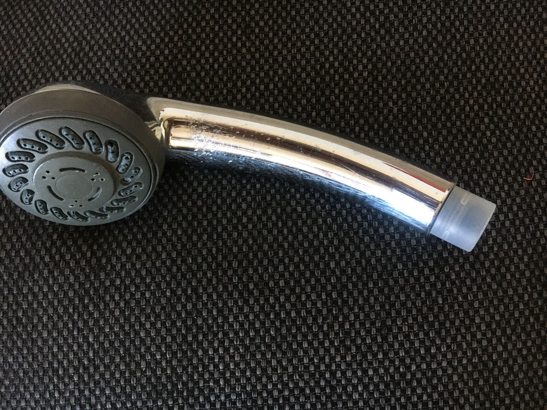 Pommeaux de douche: Duschbrause grau – D'occasion à Siegershausen par Bubsi83