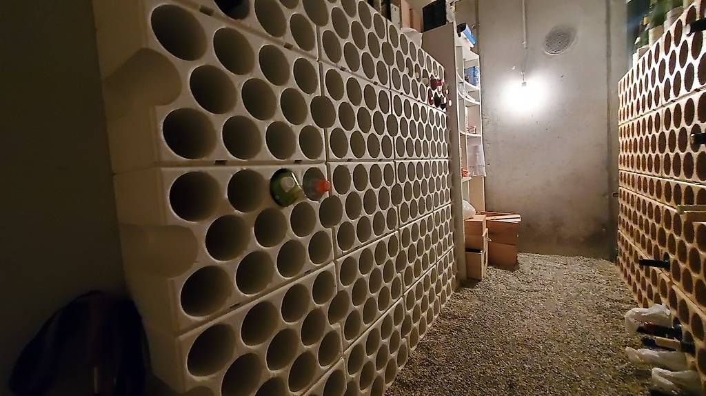 Scaffali: Styropor-Weinregal – Usato da Küttigen venduto da rijo26 1
