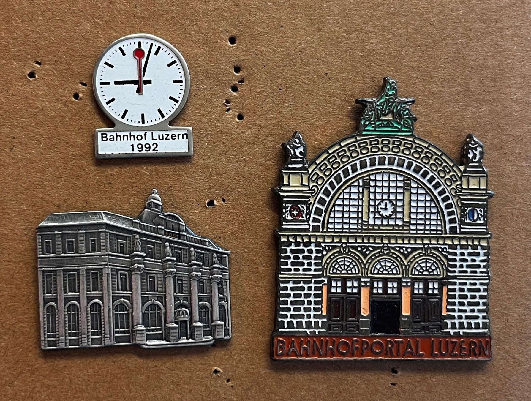 Placchette & Badge: Pin Luzern   Bahnhof Luzern – Usato da Obernau venduto da Wgnom