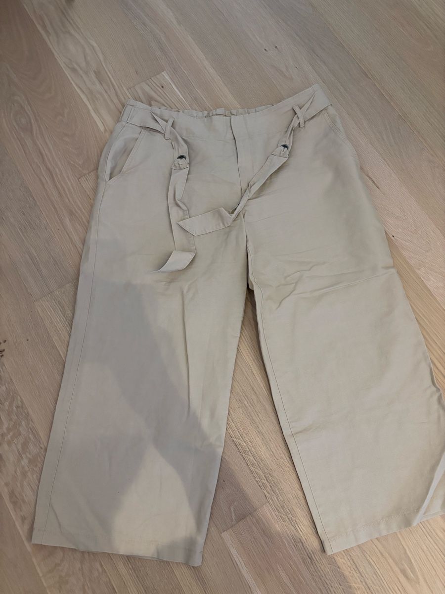 Esprit Pantaloni: Coulotte Gr. 44 beige Esprit – Usato da Gwatt (Thun) venduto da Bioethanol01