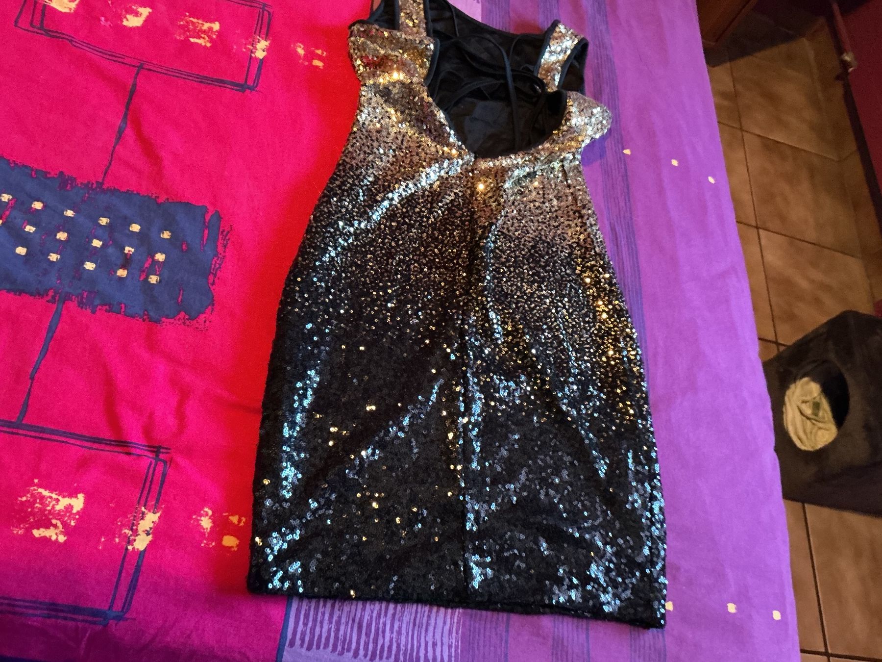 Vestiti: ROBE à Sequins - Taille S (petit M) – Usato da Le Lignon venduto da Gwen77 5