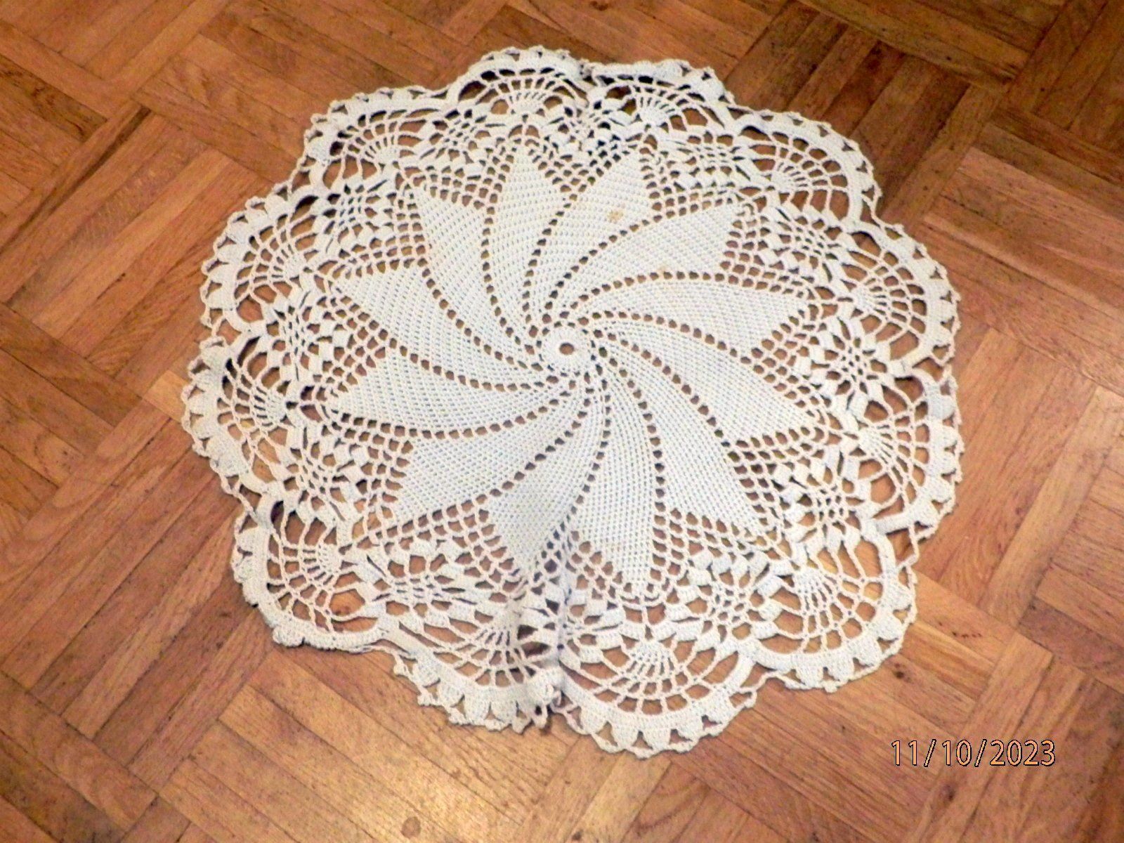 Altra biancheria da tavola: Tischdecke, rund, weiss, gehäkelt, 45cm, gebraucht – Usato da Ueberstorf venduto da dinbau 1