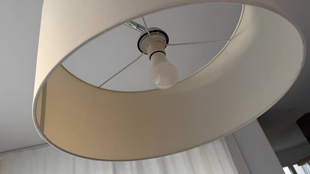 Lampes: Elegante Bogenlampe mit Marmorfuss – D'occasion à Düdingen par Emphilly 3