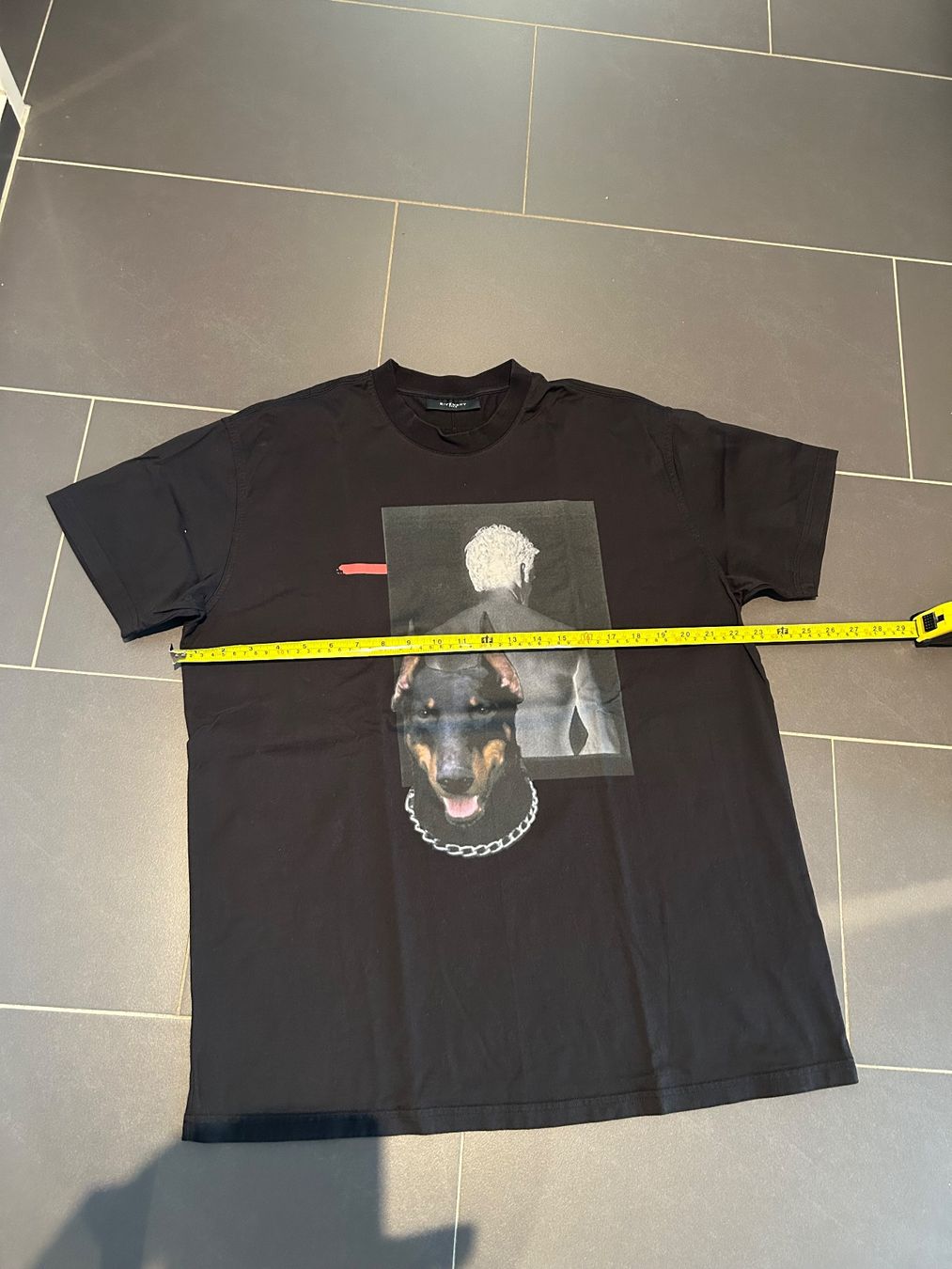 Givenchy T-shirt: Givenchy t-shirt – Nuovo (secondo la descrizione) da Schlieren venduto da Leavio