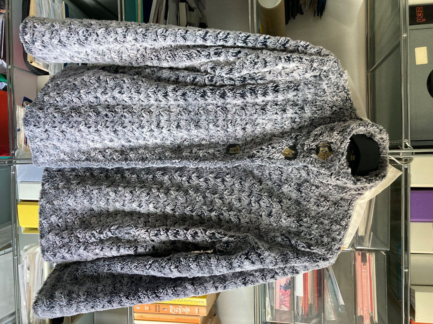 Jacken: Flauschige, blaugraue Jacke – Gebraucht aus Rüschlikon von pat_6hmj