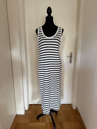 Rippstrick-Kleid in Gr. M