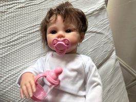 Neue Original Reborn Puppe mit Flasche und Schnuller 48cm