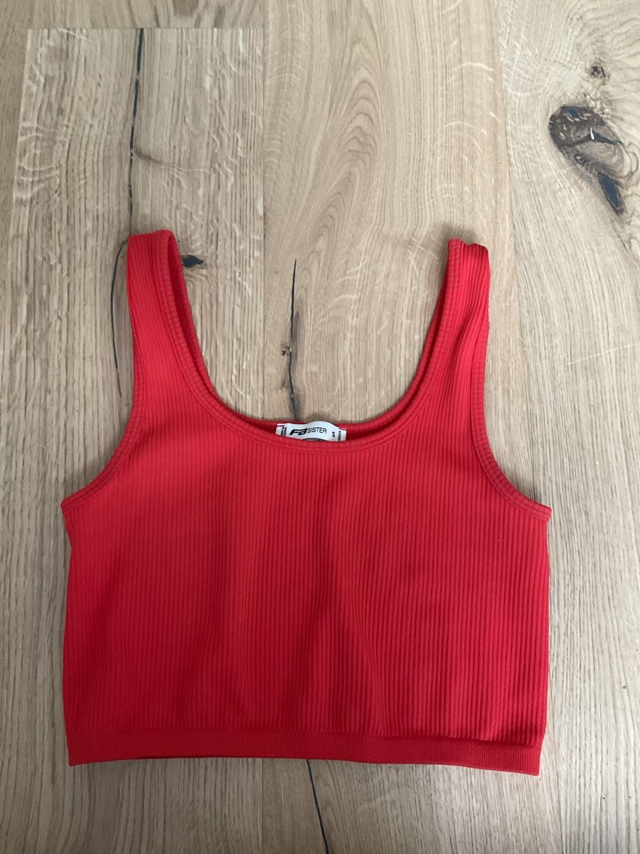 Top: Red Ribbed Crop Top - Perfect for Summer! Size Small – Usato da Baar venduto da ju0_pcy5 3
