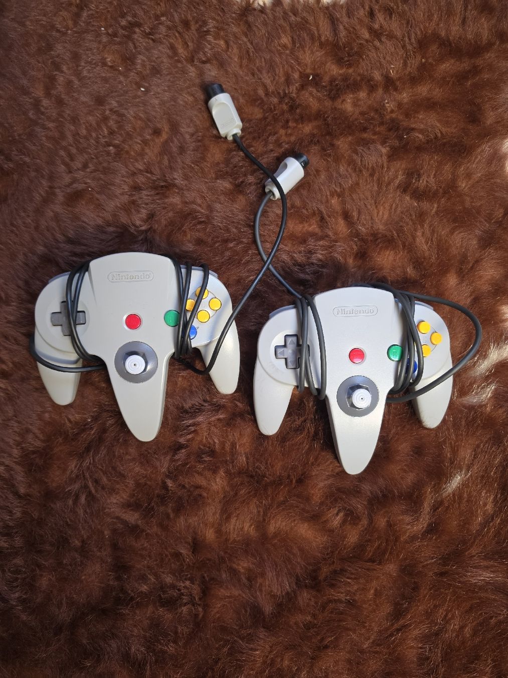 Nintendo Controller: 2x Original Nintendo 64 N64 Controller Grau – Usato da Tafers venduto da whereyogamesat