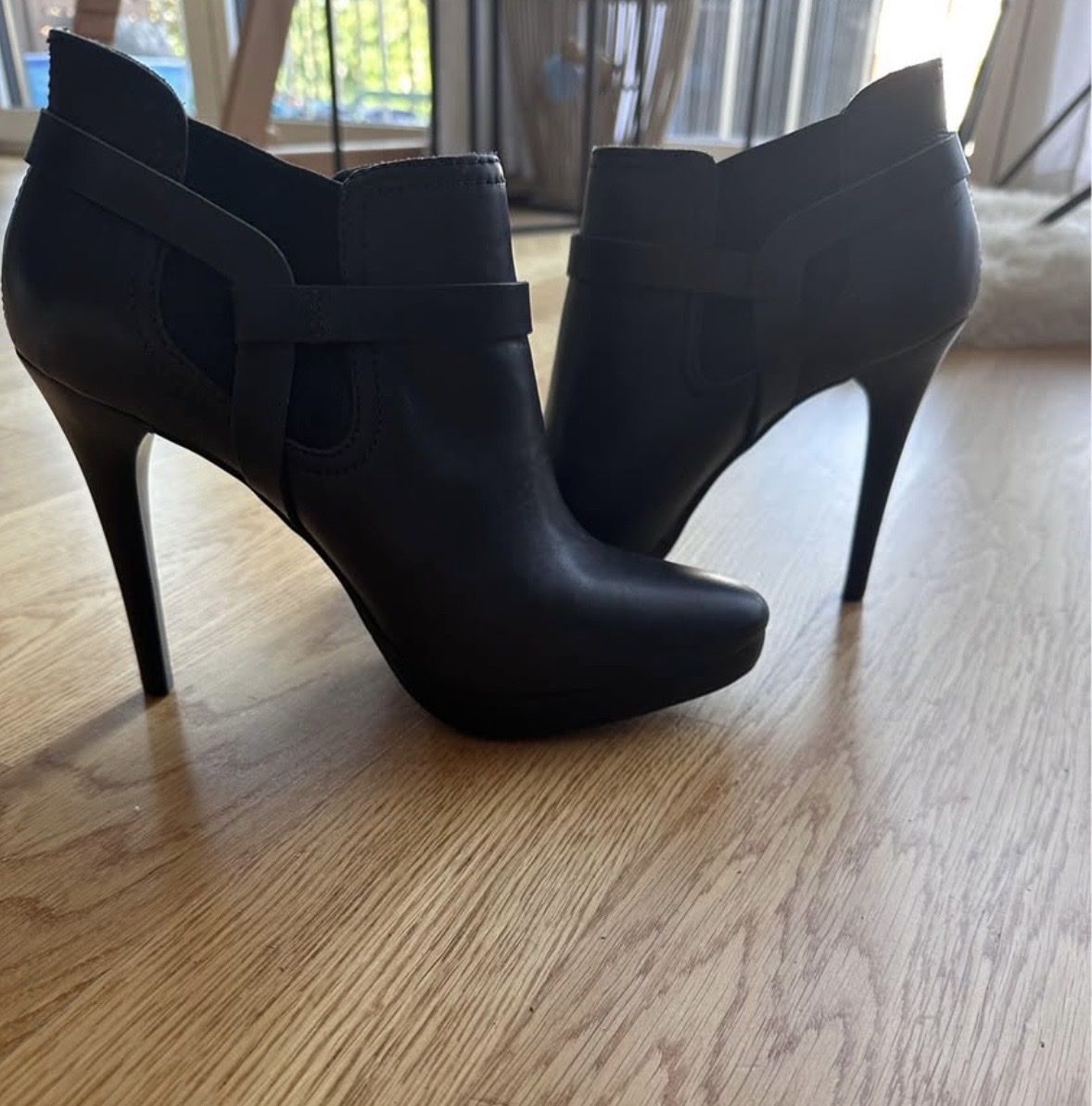 Scarpe da donna: Elegante Stiefeletten, schwarz, Gr. 39 – Usato da Basel venduto da Meli-92