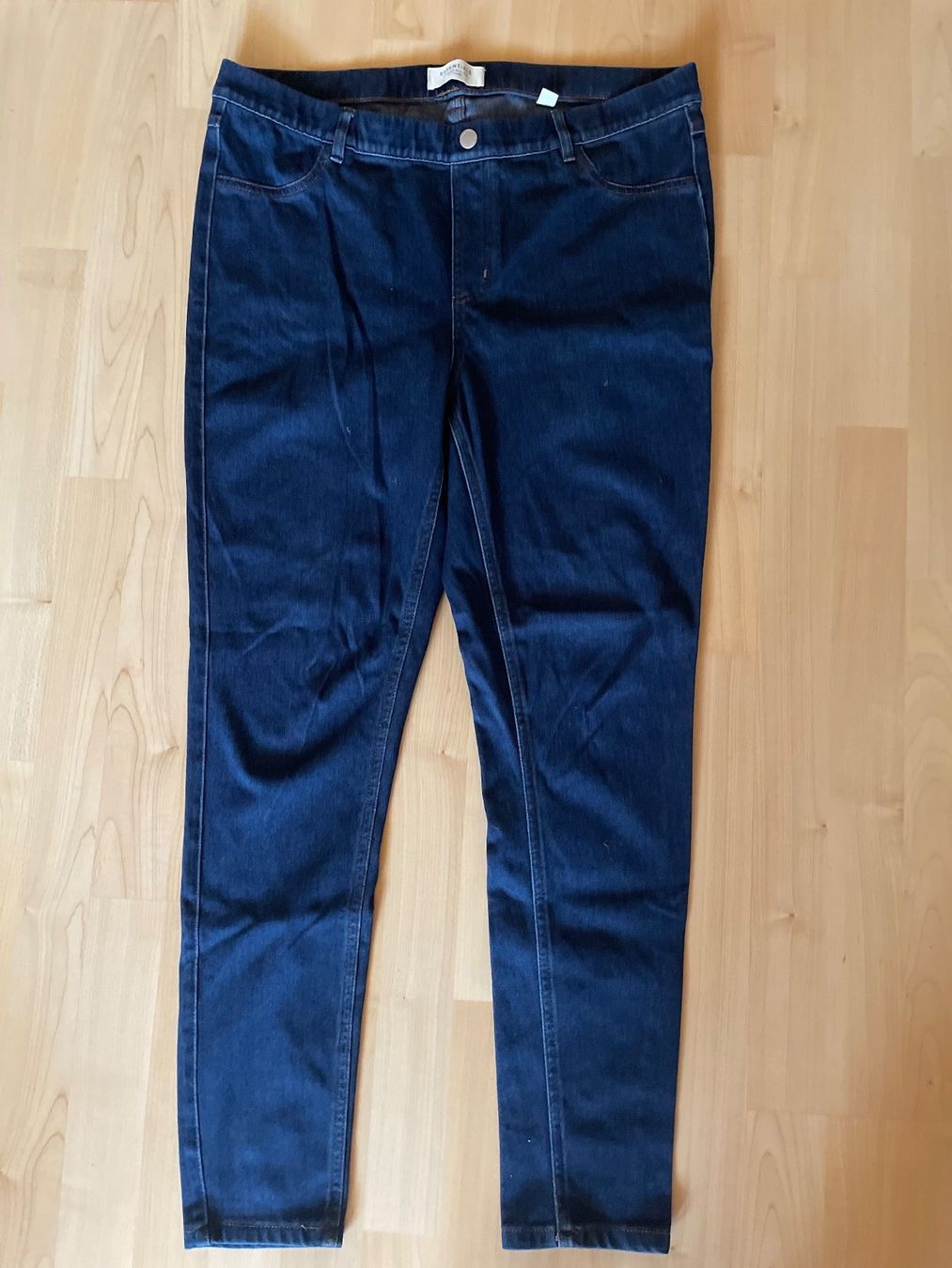 Jeans: Jeans Essentials Damen dunkelblau Grösse 44/46 – Nuovo (secondo la descrizione) da Münsingen venduto da Ckolibri
