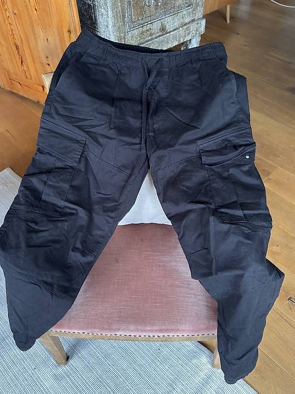 Pantalons: Cargo Hose Pull & Bear – D'occasion à Sevgein par jim_tby9