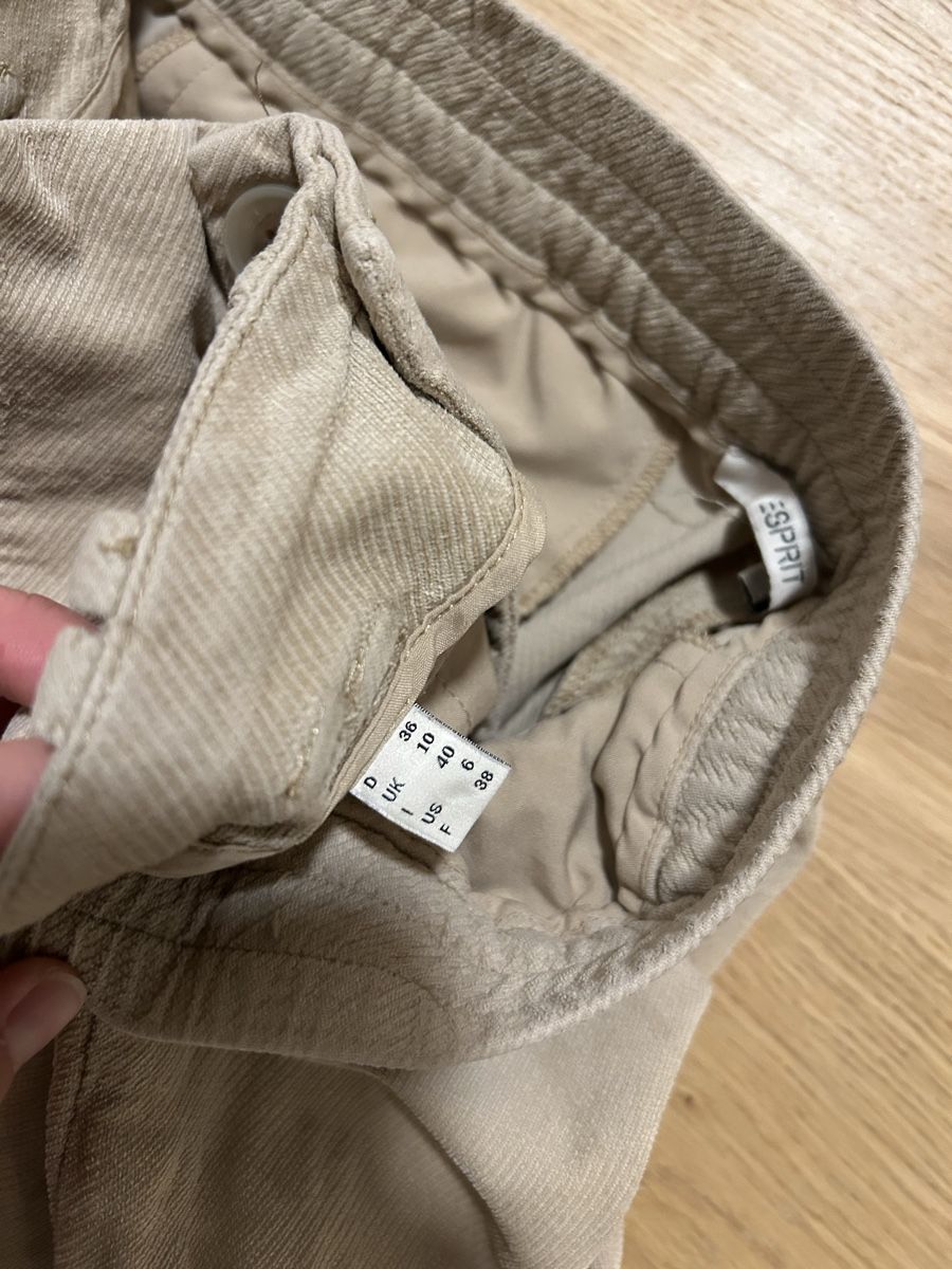 Esprit Pantaloni: Esprit Cordhose Beige Gr. 36 – Usato da Herisau venduto da trainee0102 1