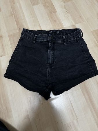Shorts Bershka Gr. 38