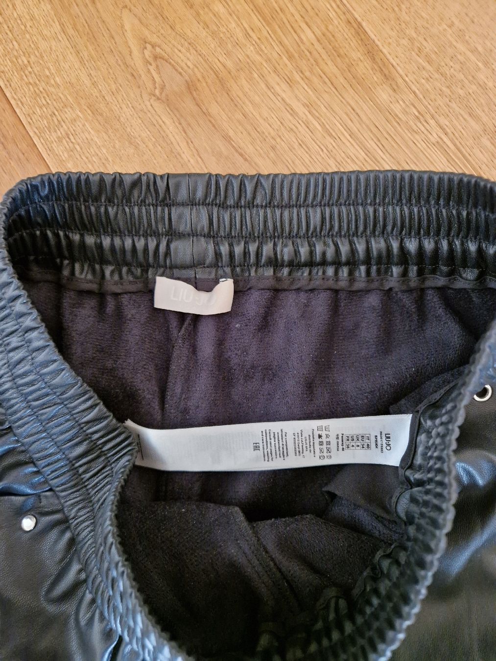 Liu Jo Hosen: Liu Jo Wide Leg Hose Kunstleder – Gebraucht aus Eschenbach SG von SanFranciscoCalifornia 2