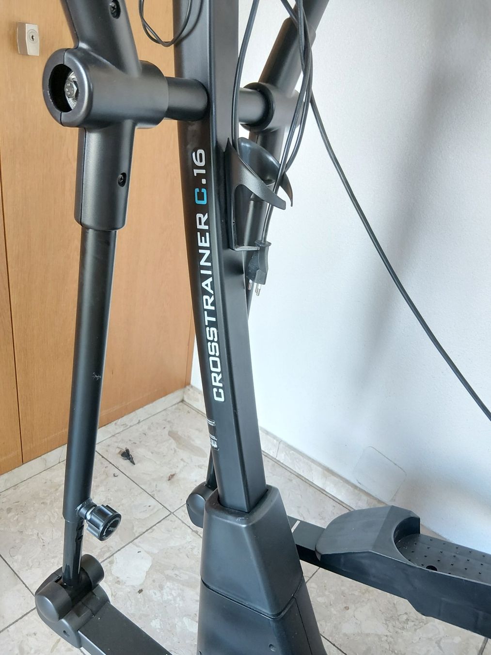 Vélos d'appartement: Crosstrainer C.16 Heimsportgerät gebraucht – Défectueux à Gamprin par philipp33 2