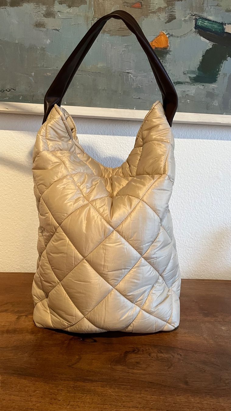 Taschen für Damen: Topmoderne wattierte Handtasche - Lederhenkel – Neu und originalverpackt aus Reinach BL von Rochriba