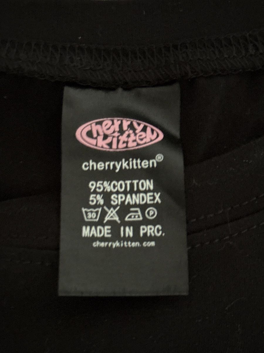 T-shirt: baby tees von cherrykitten – Usato da Regensdorf venduto da itslilia 1