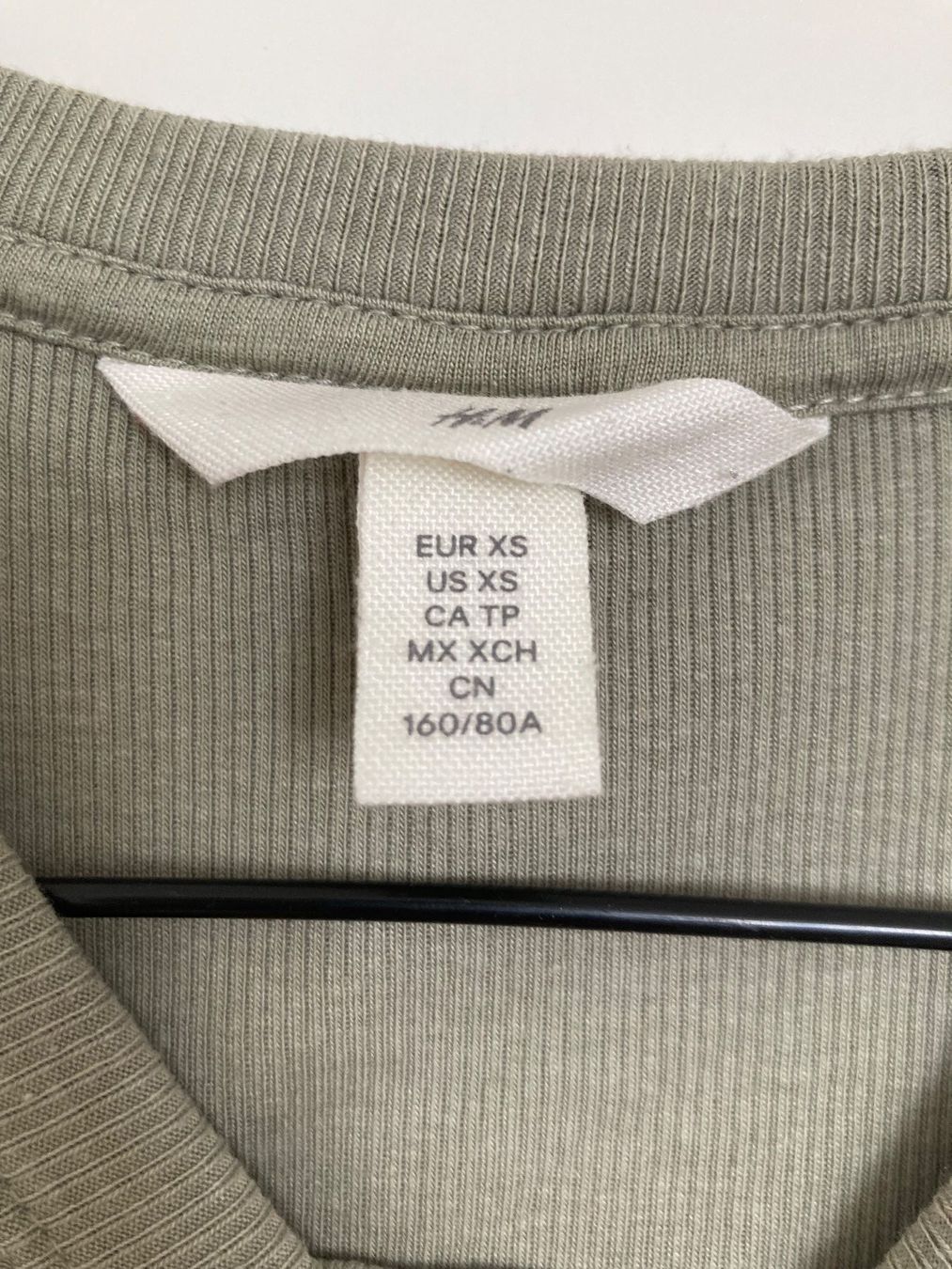 H&M T-shirt: Shirt olivgrün – Usato da Zürich venduto da vesieber 1