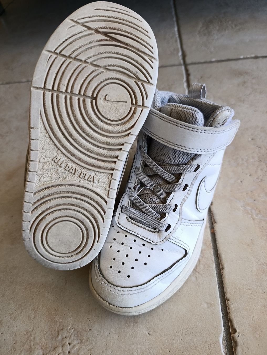 Nike Schuhe für Jungen: BASKETS NIKE CUIR 28  – Gebraucht aus Sierre von shirley04 3