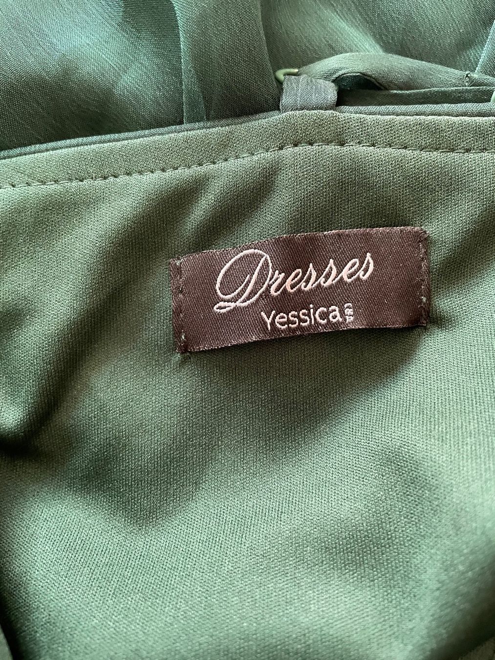 C&A Vestiti: Dunkelgrünes Cocktailkleid – Usato da Schnottwil venduto da sml_29t8 2