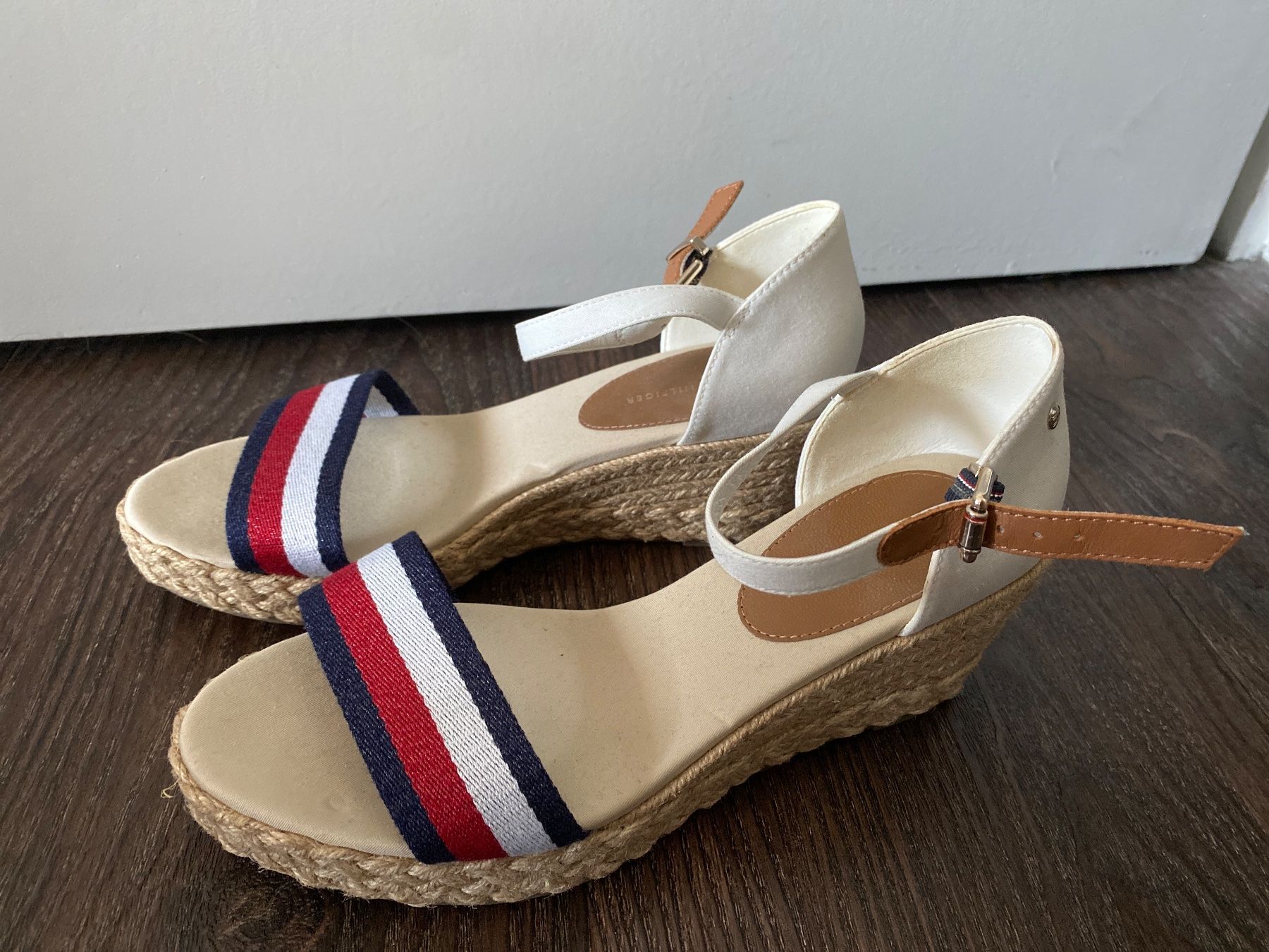 Tommy Hilfiger Scarpe da donna: Tommy Hilfiger Keilabsatz Schuhe Gr. 39 – Usato da Gränichen venduto da cat_lady 4