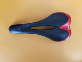 Selle Italia XO Flow - Schwarz/Rot – Made in Italy