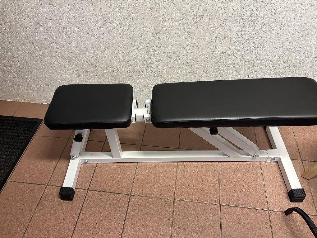 Hometrainer: Hantelbank , banc de musculation – Usato da Fribourg venduto da boebele88