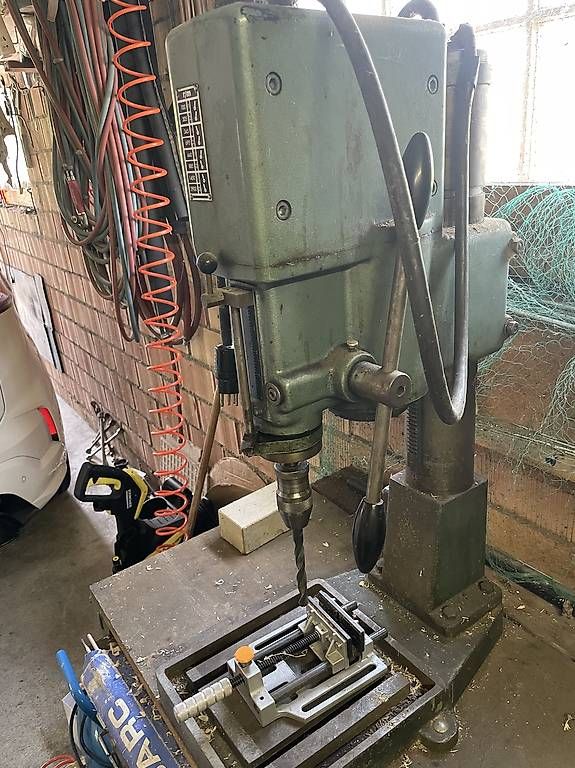 Perceuses: Tisch / Säulenbohrmaschine – D'occasion à Amsoldingen par streetka