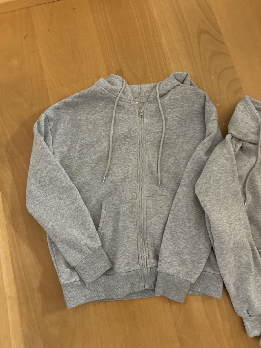 Shein Giacche: Graue Pullijacken S (normal und croped) (shein) – Usato da Triesenberg venduto da miauuu19 1
