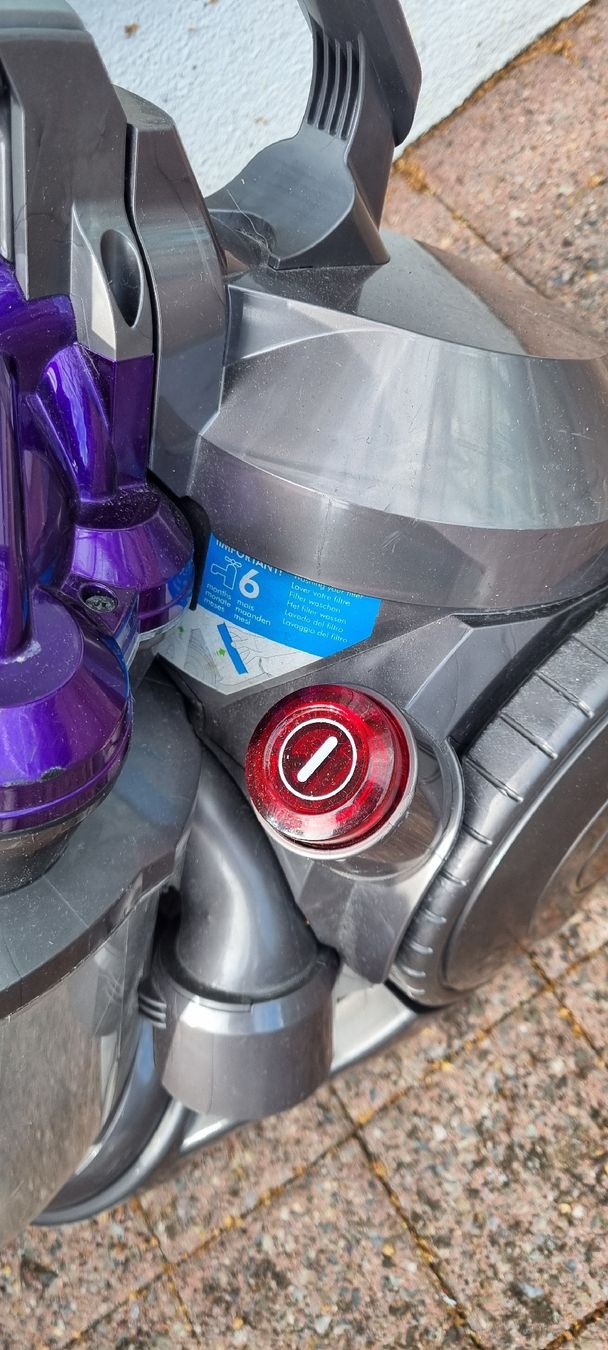 Dyson Aspirapolveri & Accessori: Dyson dc 29 Allergy – Usato da Rorschacherberg venduto da Alf06 4